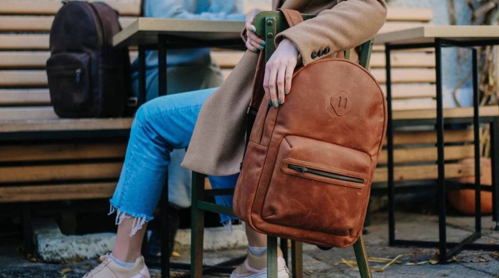 Cómo limpiar un bolso de piel sin recurrir a la lavandería 7 Bolso de piel marrón