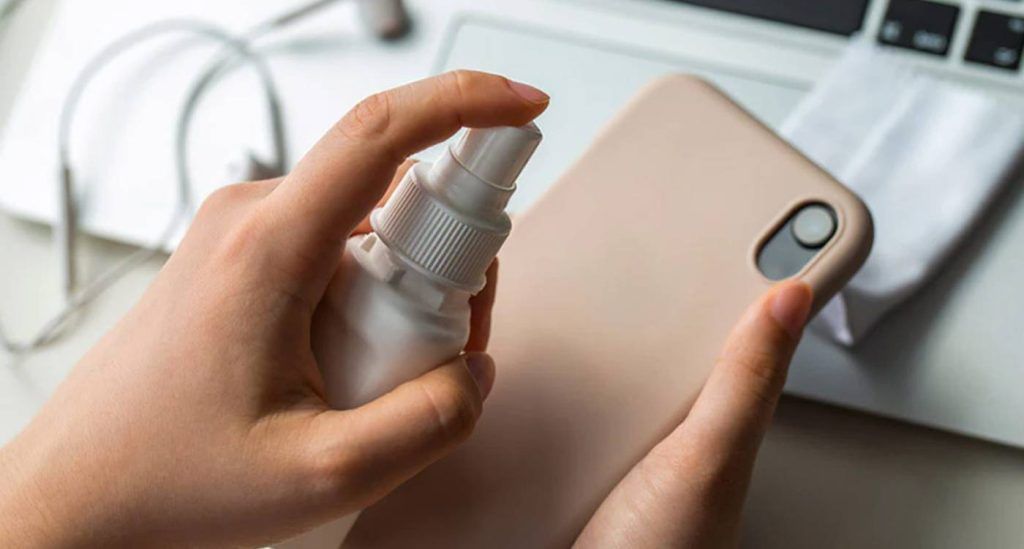 Cómo limpiar la funda del móvil y dejarla como nueva 3 Limpiar funda de plastico movil