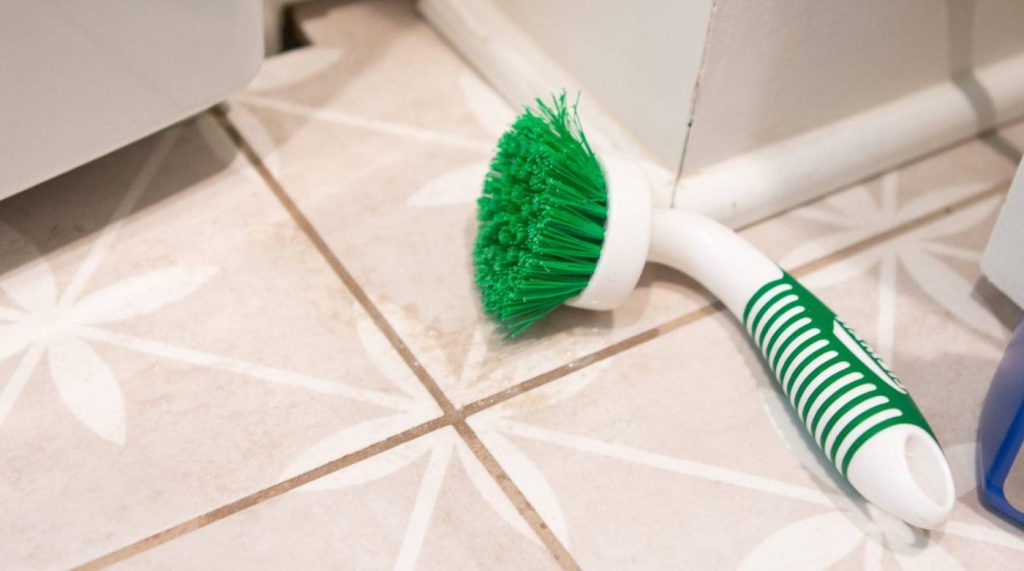 Cómo limpiar juntas de baño 3 Cepillo limpiador juntas de bano
