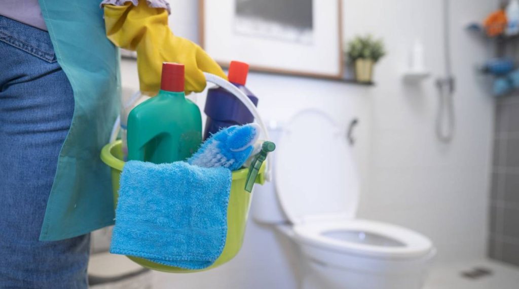 Cómo limpiar juntas de baño 2 Limpiar juntas de baño