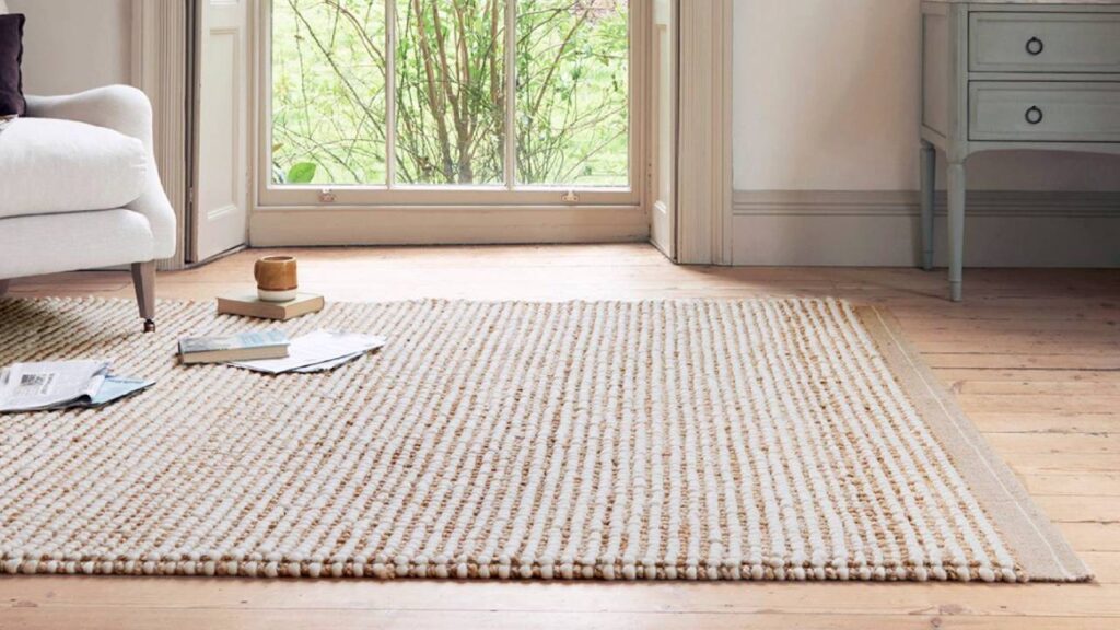 Alfombra de yute en salón de hogar
